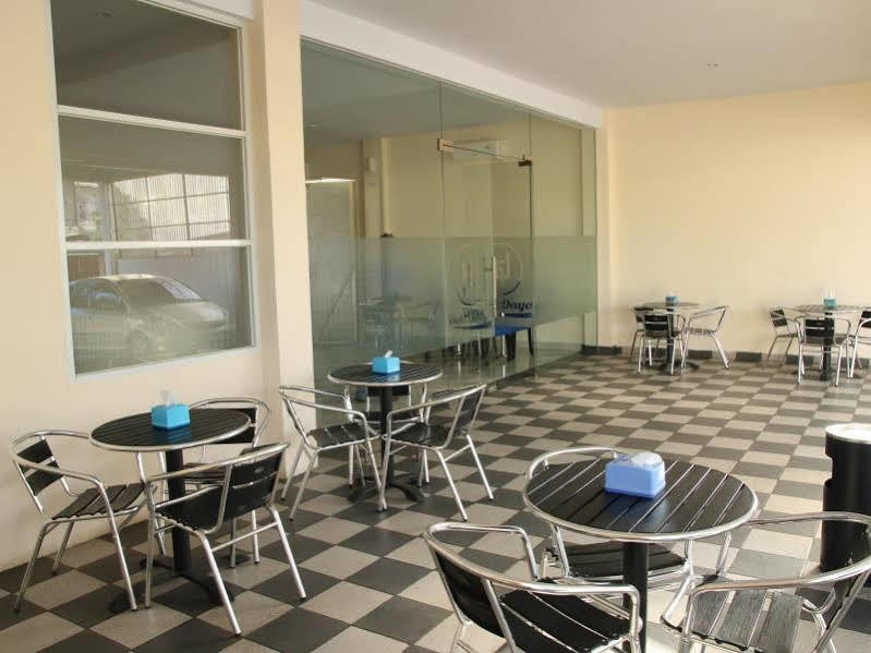 Daya Hotel Makassar Exterior photo